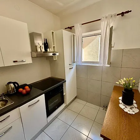 Marko With Terrace And Mountain View In 公寓 *