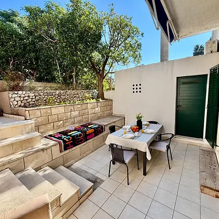 Marko With Terrace And Mountain View In 公寓 *