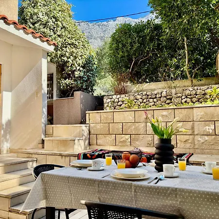 公寓 Marko With Terrace And Mountain View In