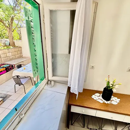 Marko With Terrace And Mountain View In 公寓