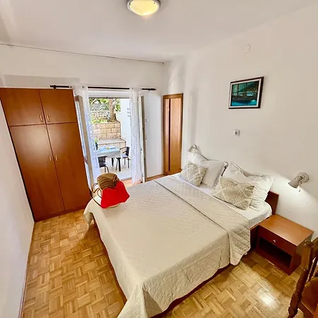 公寓 Marko With Terrace And Mountain View In 布雷拉