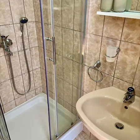 公寓 Marko With Terrace And Mountain View In *