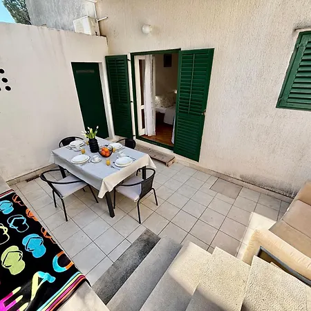 Marko With Terrace And Mountain View In 公寓 *